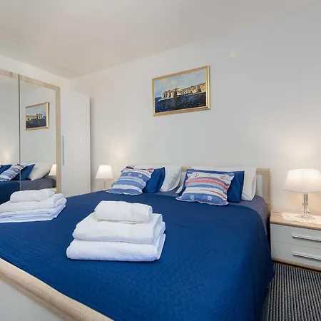 Blue Harmony Sea View - Two Bedroom With Balcony And Sea View