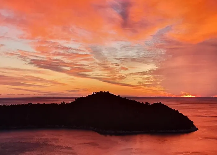 Blue Harmony Sea View - Two Bedroom With Balcony And Sea View *